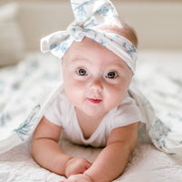 Personalized Baby Gift Set – Vintage Floral Baby Gown, Swaddle Blanket & Name Announcement Disk